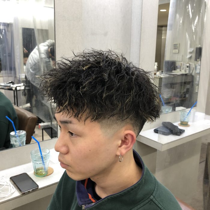フェードカットにパーマは邪道 いやいや そんなことないです Frei フライ 大阪 梅田の美容室