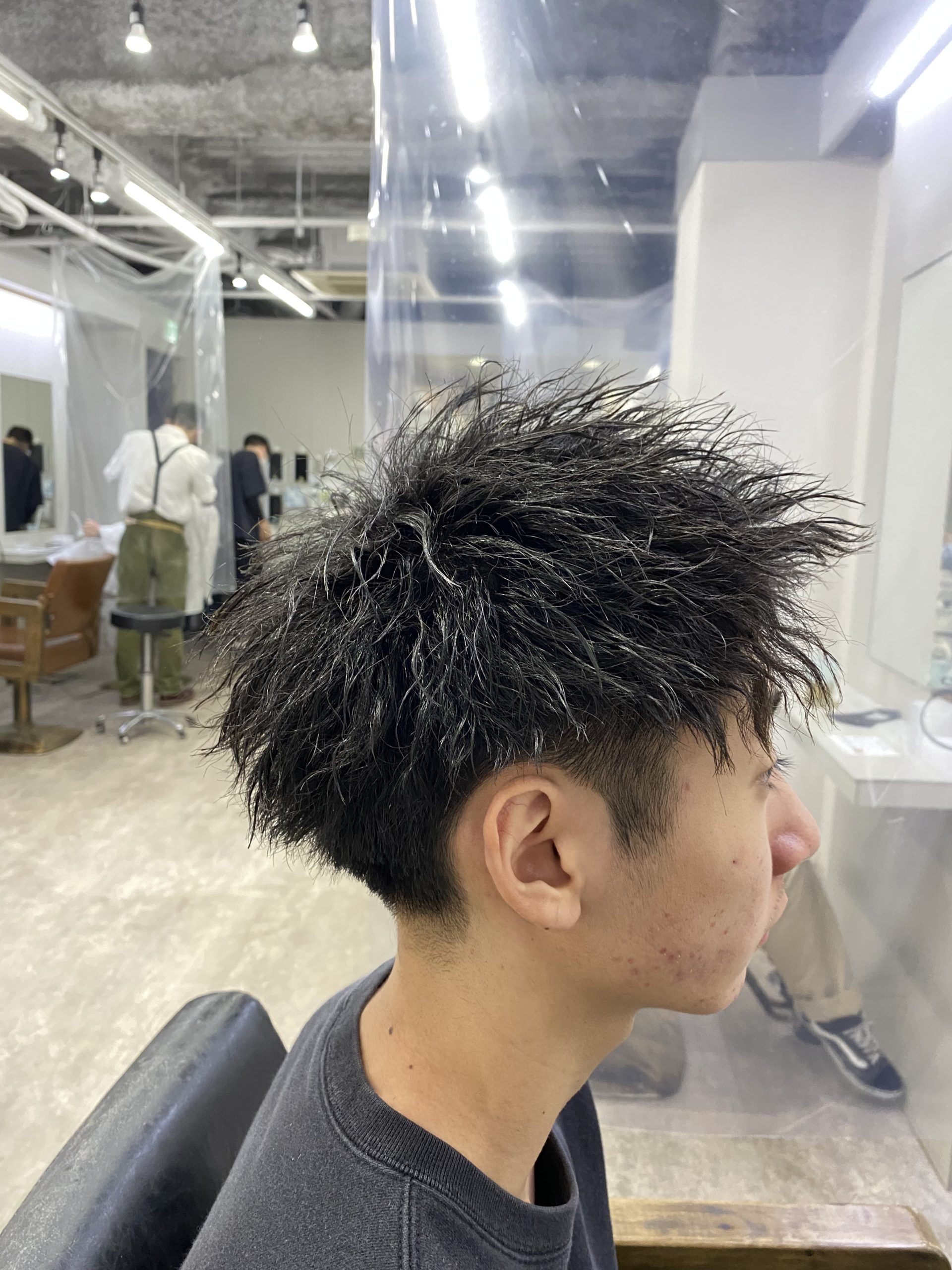 短髪にツイストスパイラルパーマって出来るの Frei フライ 大阪 梅田の美容室